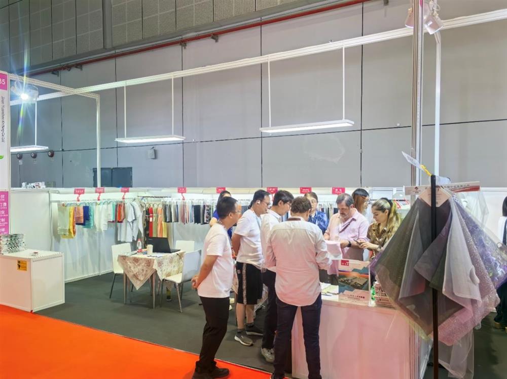 以科技綠色鏈接紡織商機(jī)！元首針織亮相2025中國國際紡織面料及輔料（秋冬）博覽會